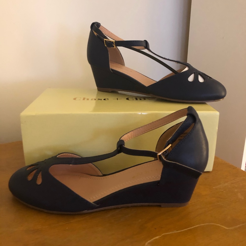 NWT Chase & Chloe Navy T-strap Wedge Shoe